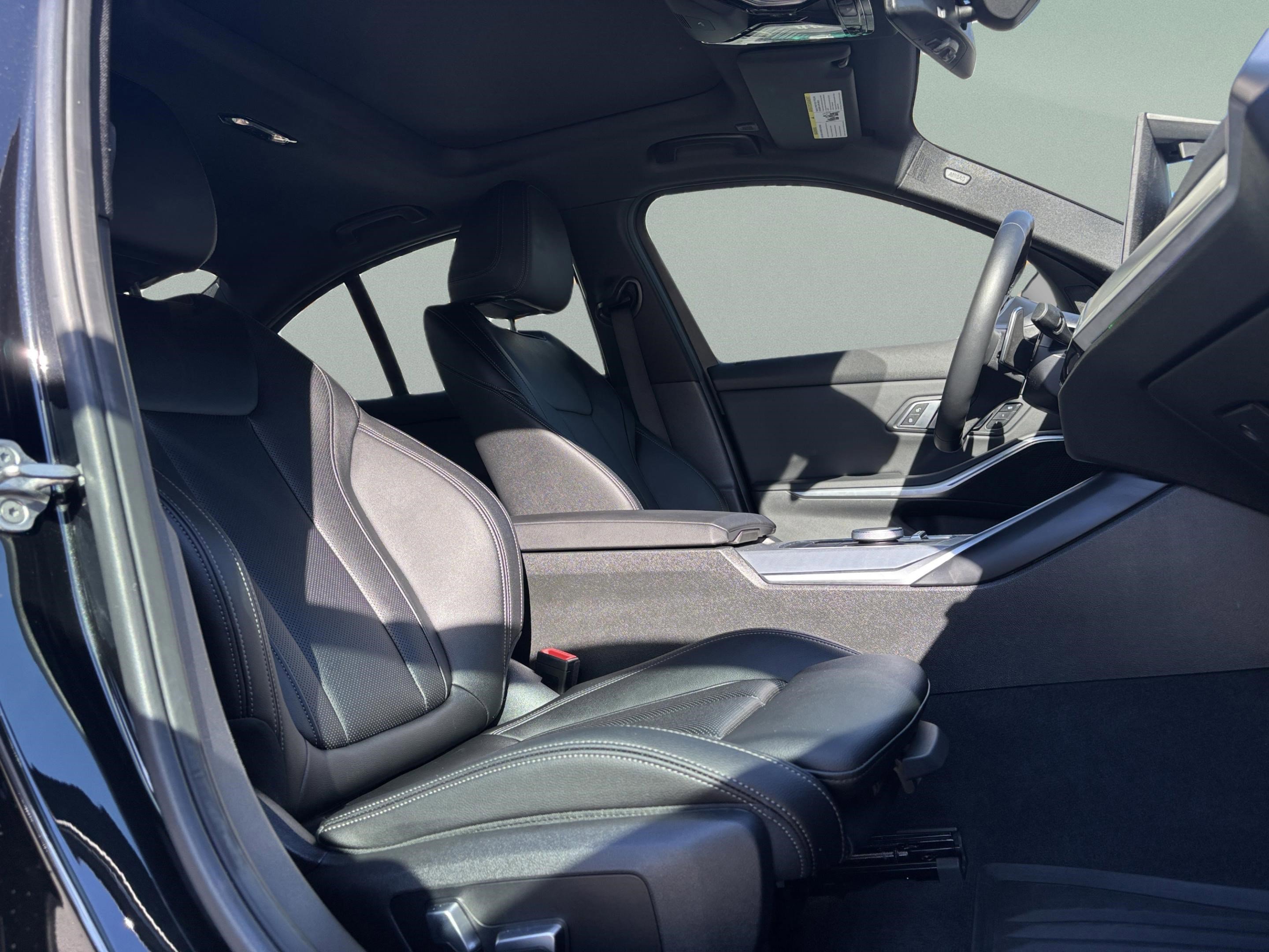 Used 2023 BMW 330i Sedan w/ M Sport Package image 23