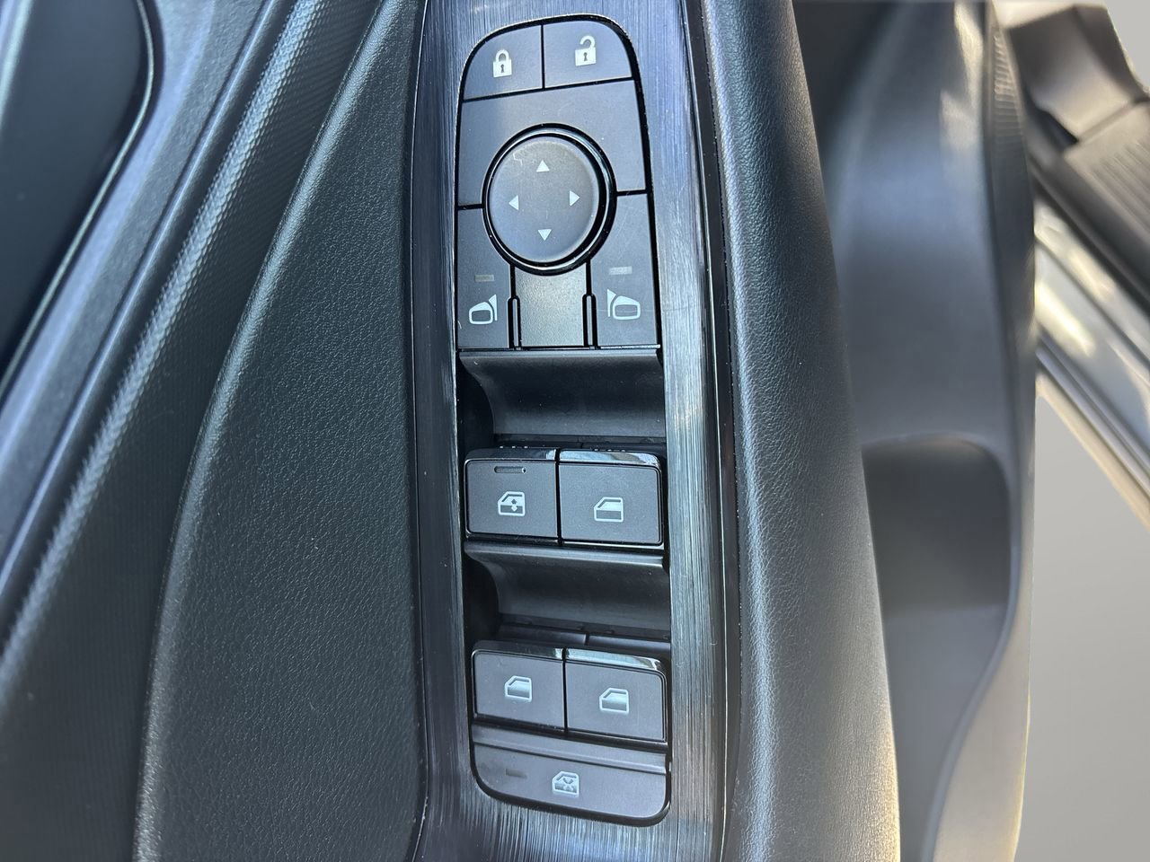 Used 2024 Nissan Rogue S image 16