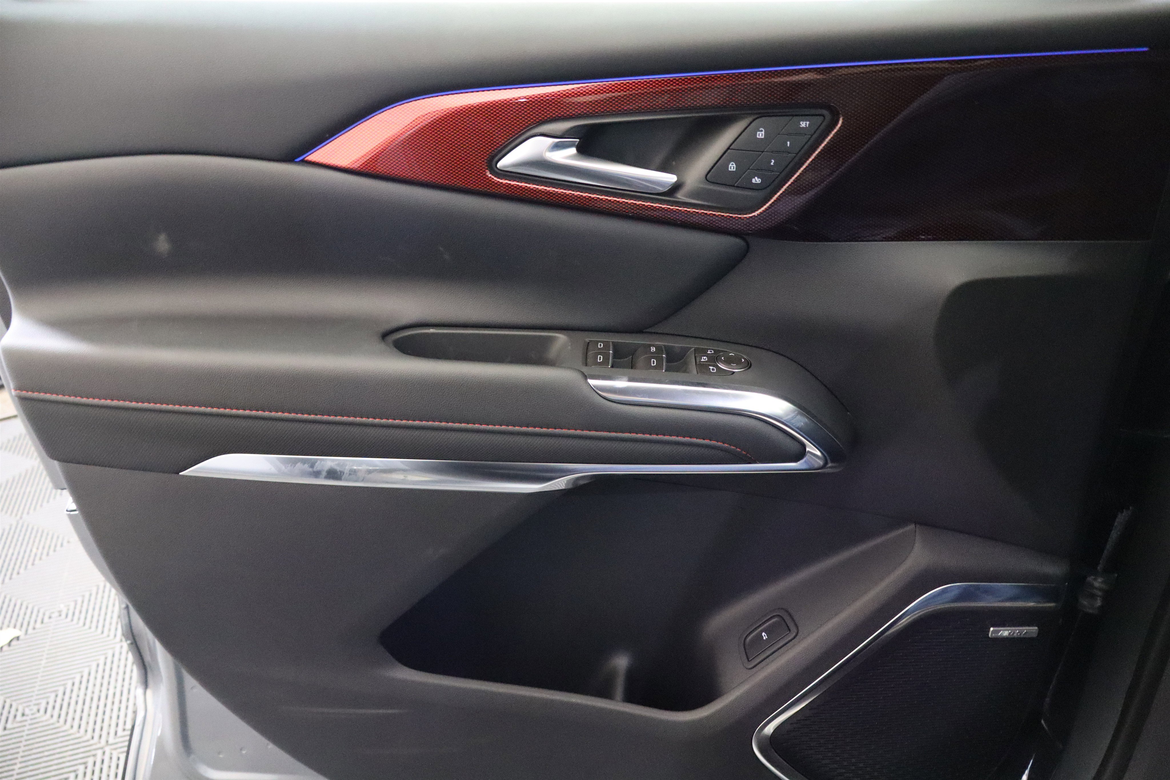 New 2026 Chevrolet Traverse RS w/ LPO, Floor Liner Package FWD image 34