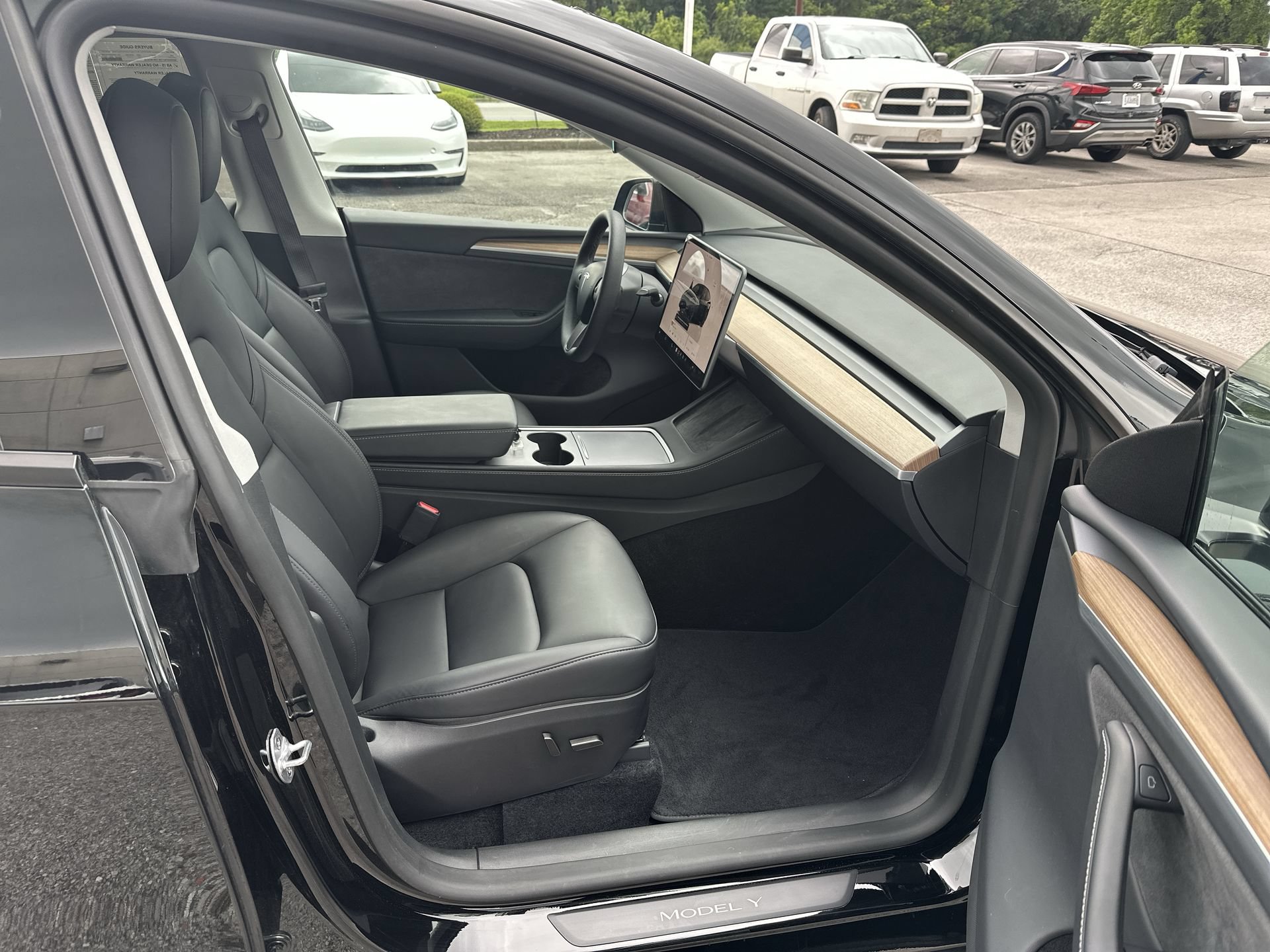 Used 2025 Tesla Model Y Long Range AWD/4WD image 25