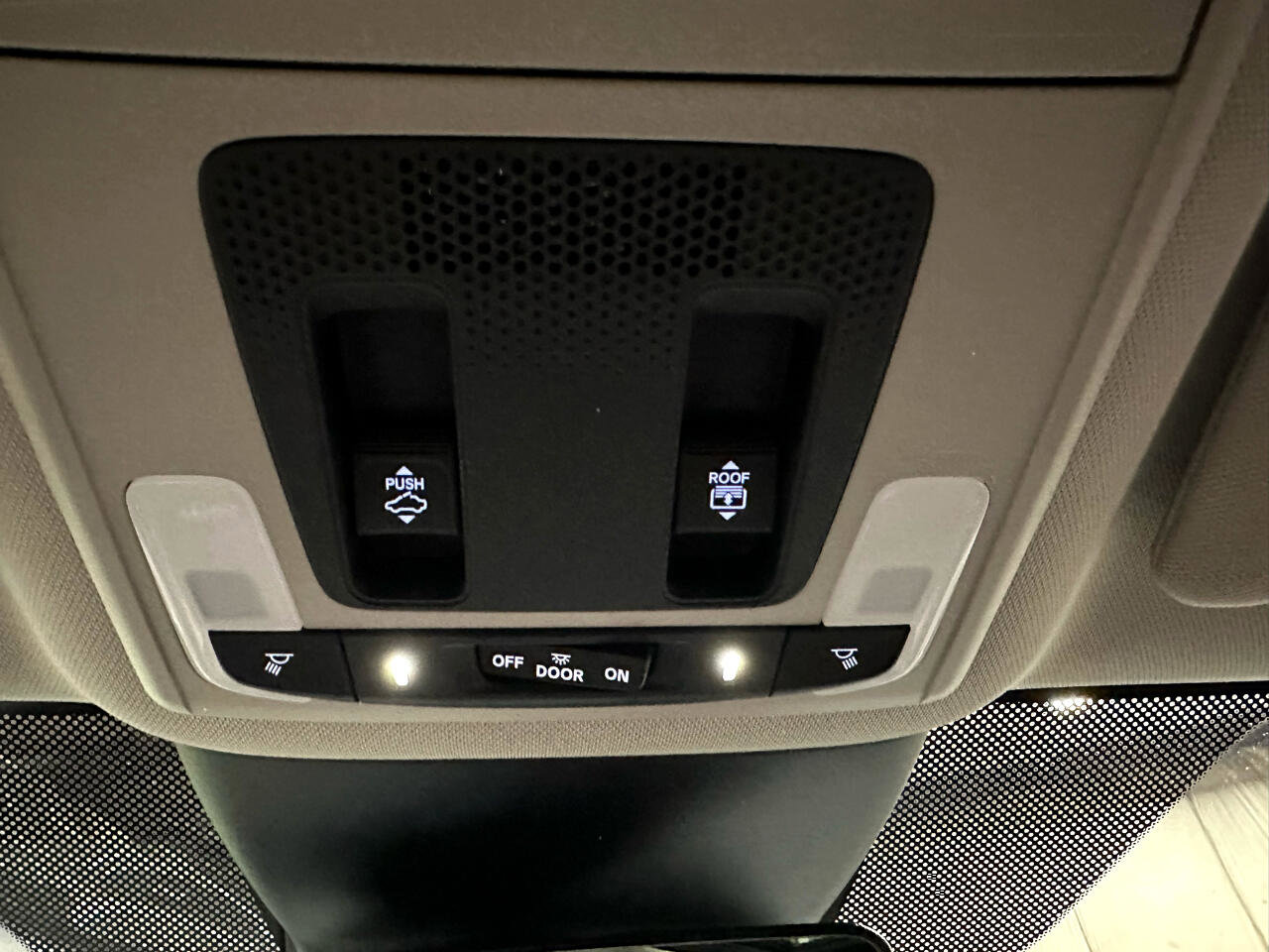 Used 2025 Honda Pilot Elite image 21