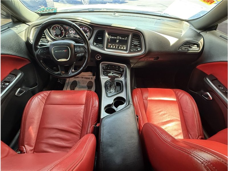 Used 2019 Dodge Challenger SXT image 27