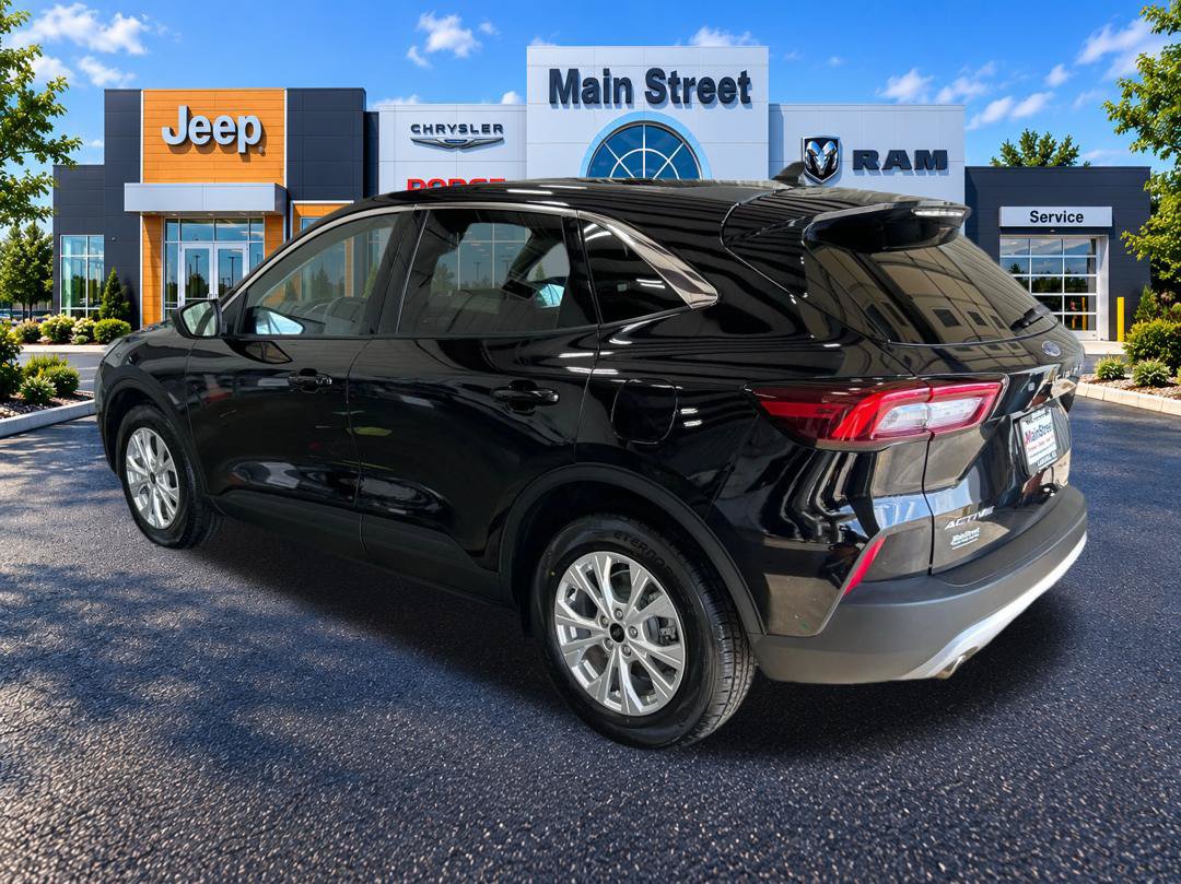 Used 2023 Ford Escape Active FWD image 3