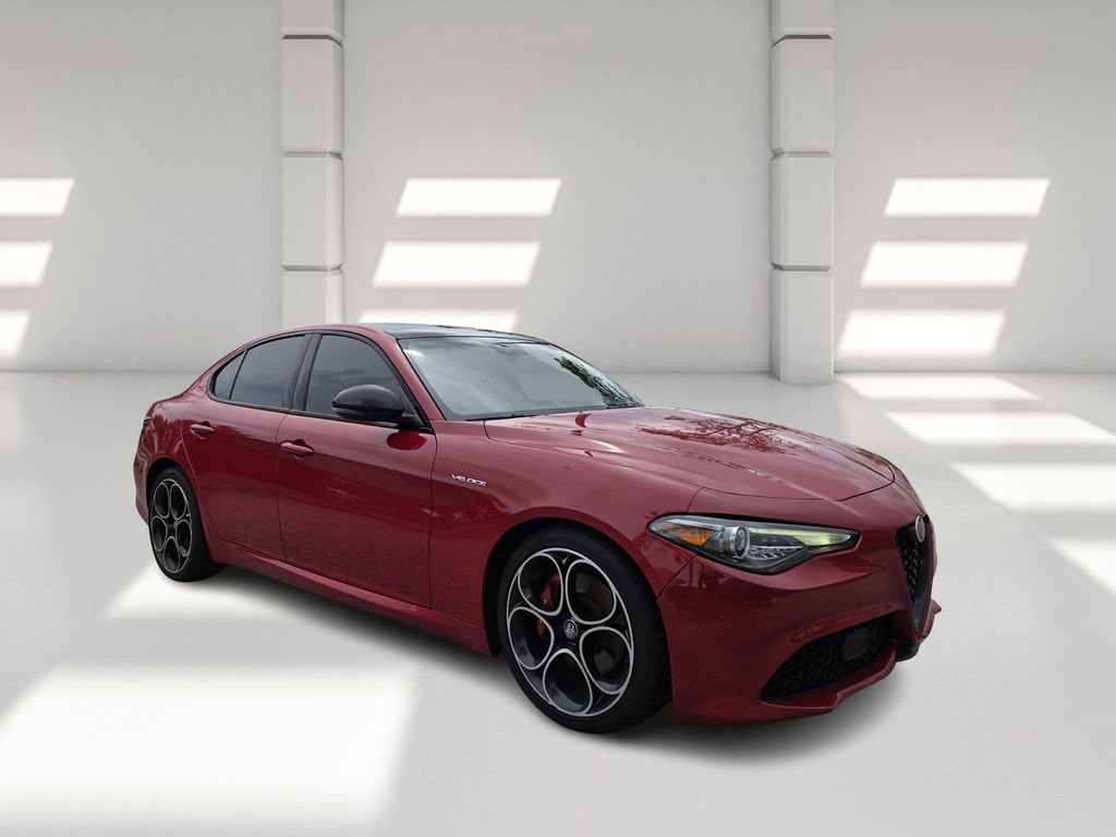 Used 2023 Alfa Romeo Giulia Veloce image 2