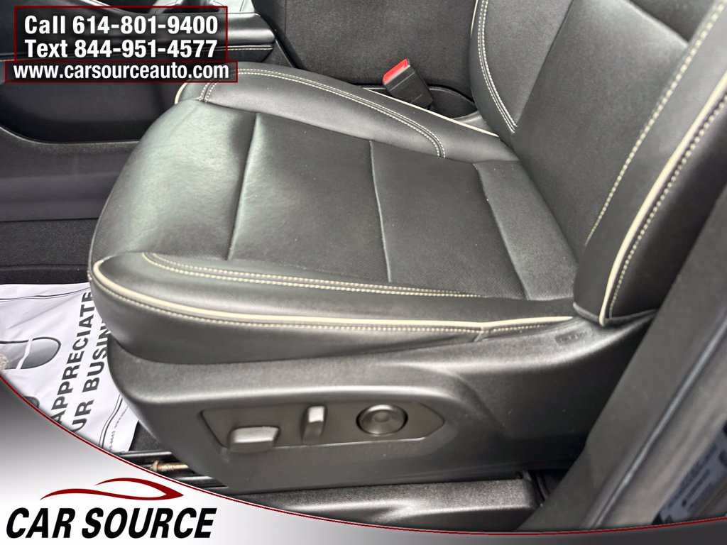 Used 2022 GMC Yukon SLT w/ SLT Premium Package AWD/4WD image 12