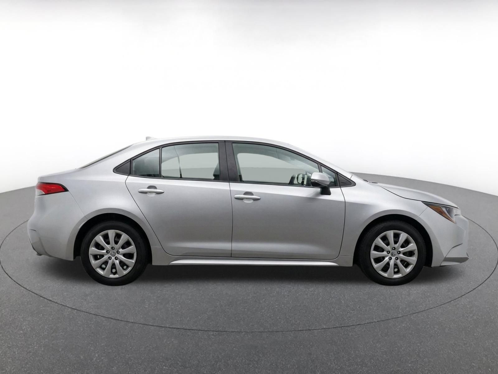 Used 2025 Toyota Corolla LE FWD image 10