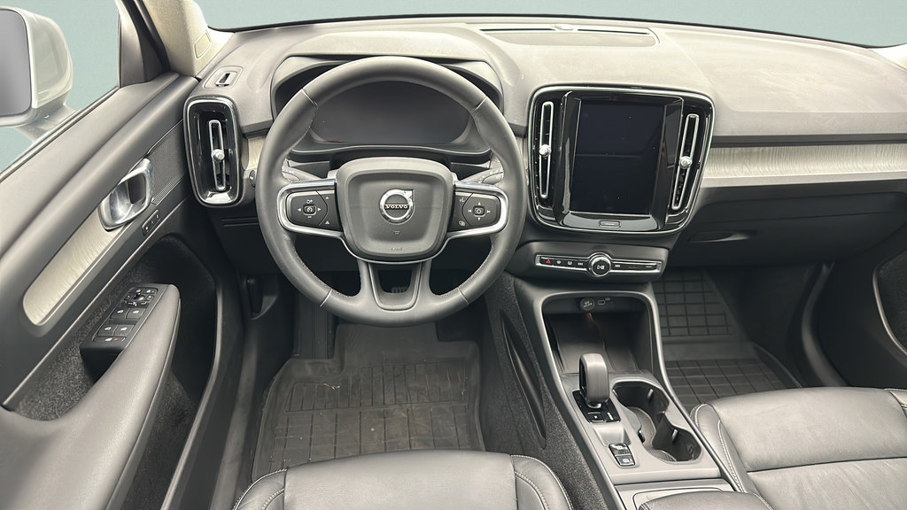 Used 2024 Volvo XC40 B5 Core AWD/4WD image 10
