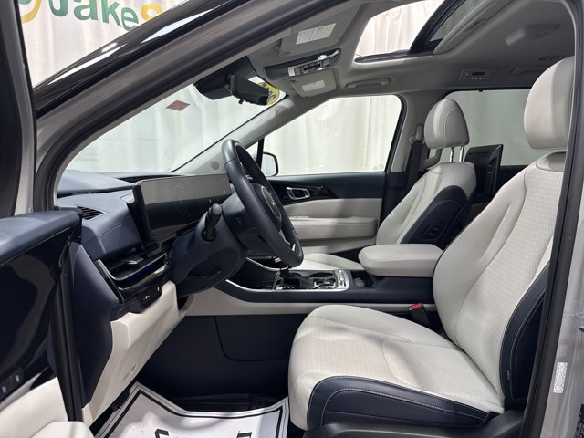 Certified 2025 Kia Carnival SX Prestige FWD image 12