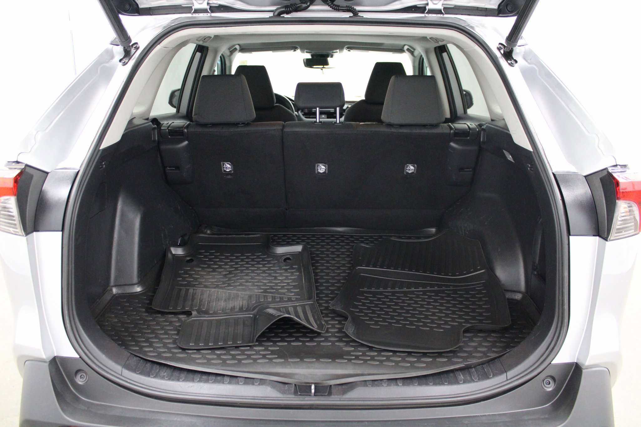 Used 2021 Toyota RAV4 XLE image 21