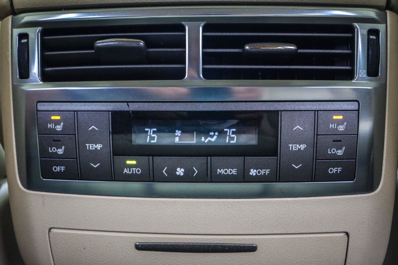Used 2011 Lexus LX 570 4WD w/ Luxury Pkg image 12