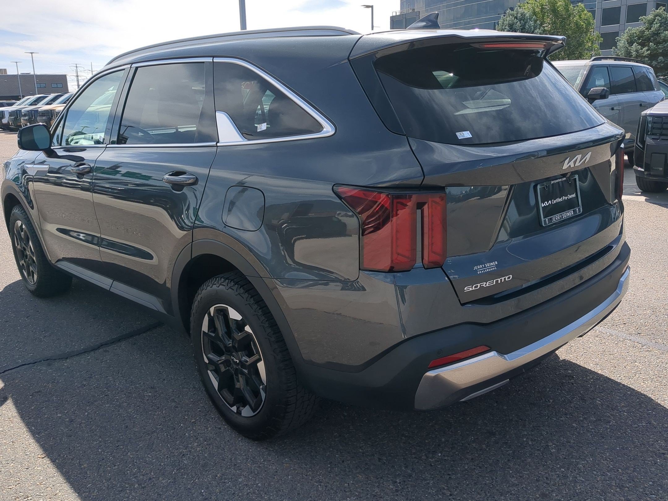 Used 2024 Kia Sorento S w/ Panoramic Sunroof Package AWD/4WD image 3