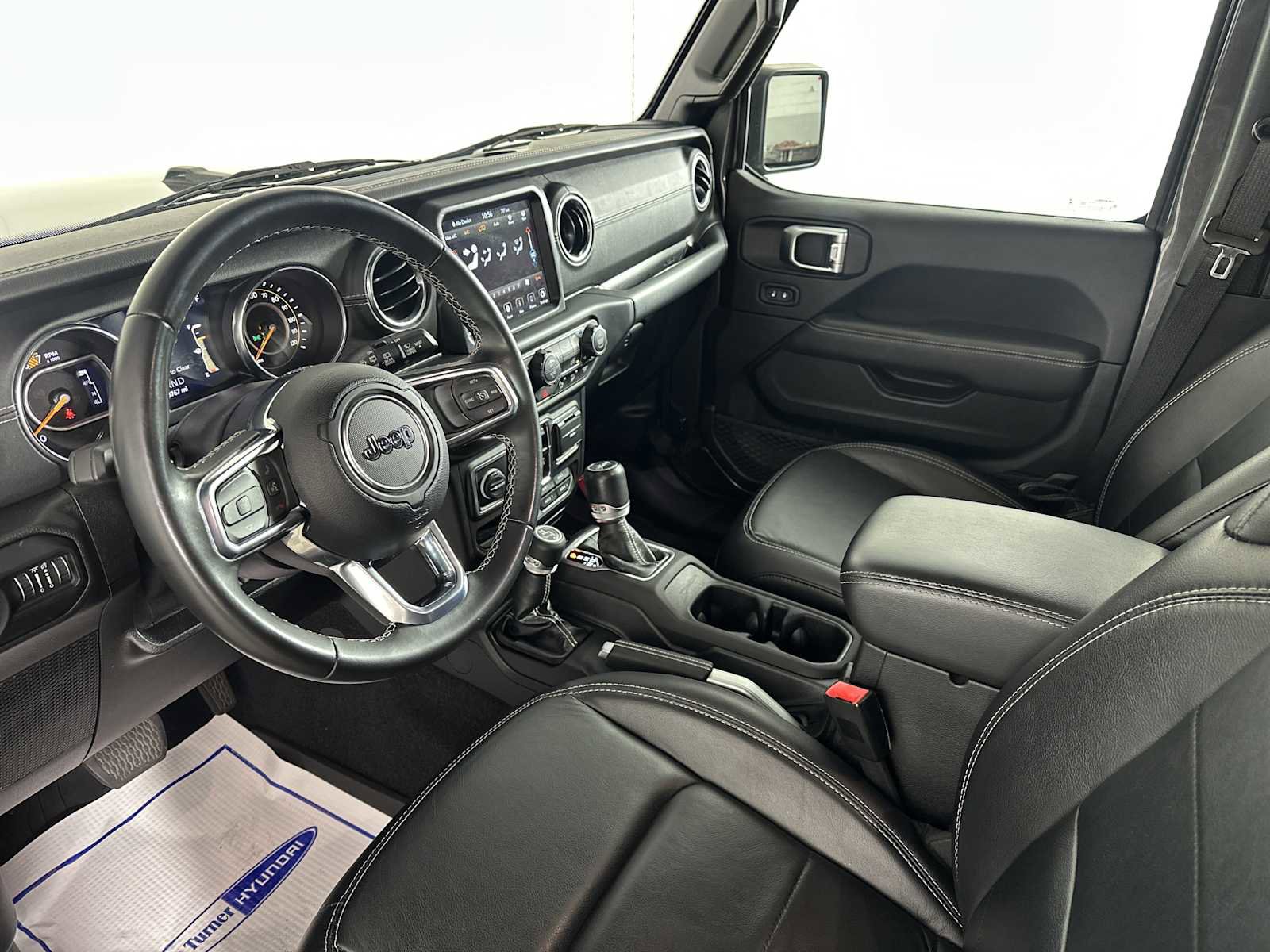 Used 2020 Jeep Wrangler Unlimited Sahara image 28