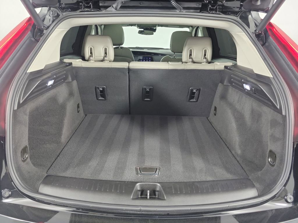 Certified 2023 Cadillac XT4 Luxury w/ Cold Weather Package image 8