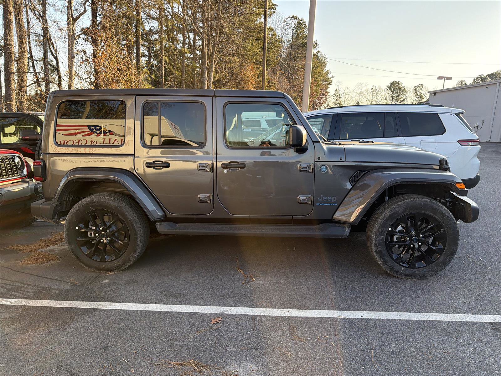 Used 2025 Jeep Wrangler Sahara image 5
