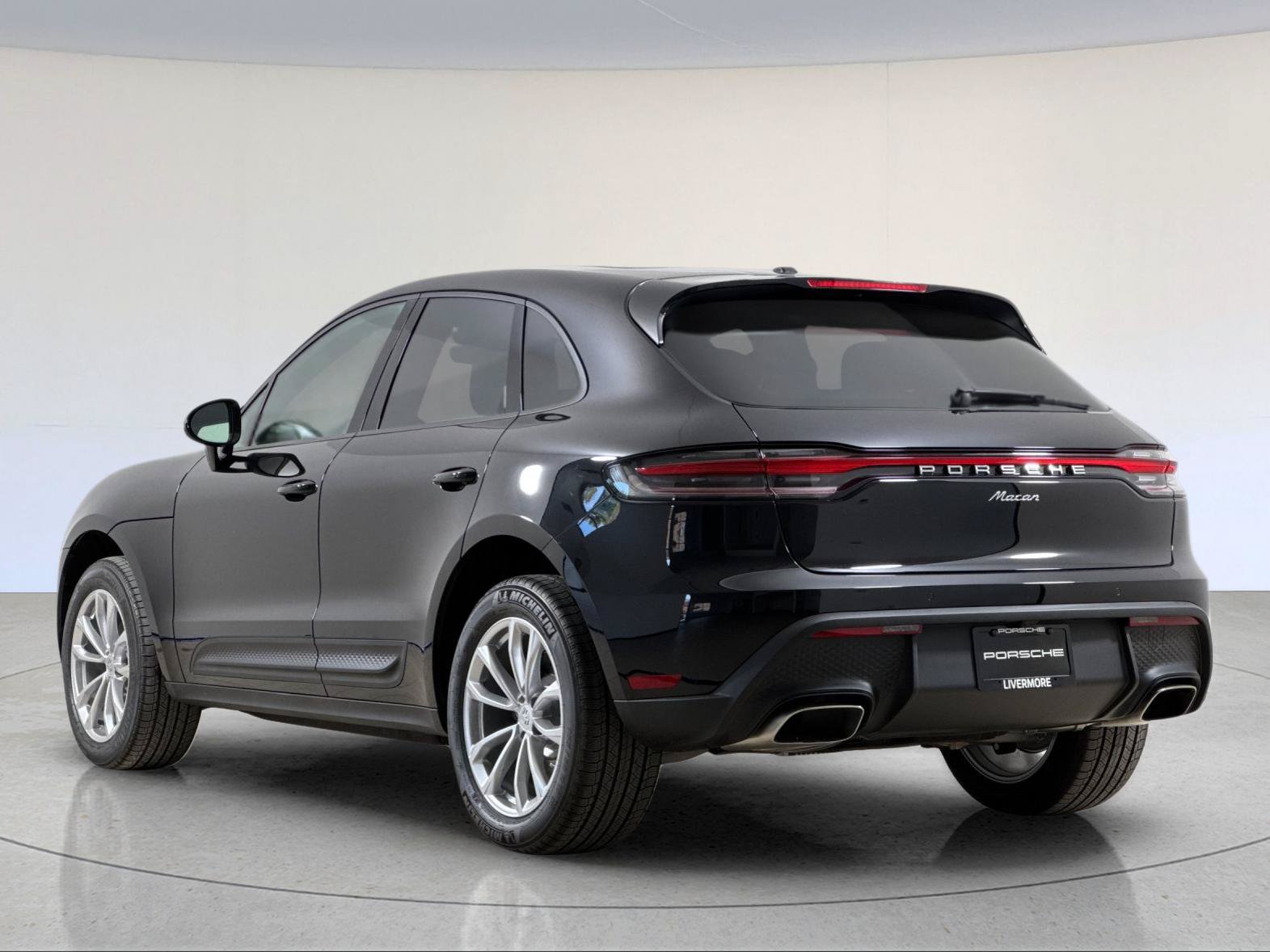 New 2026 Porsche Macan AWD/4WD image 3