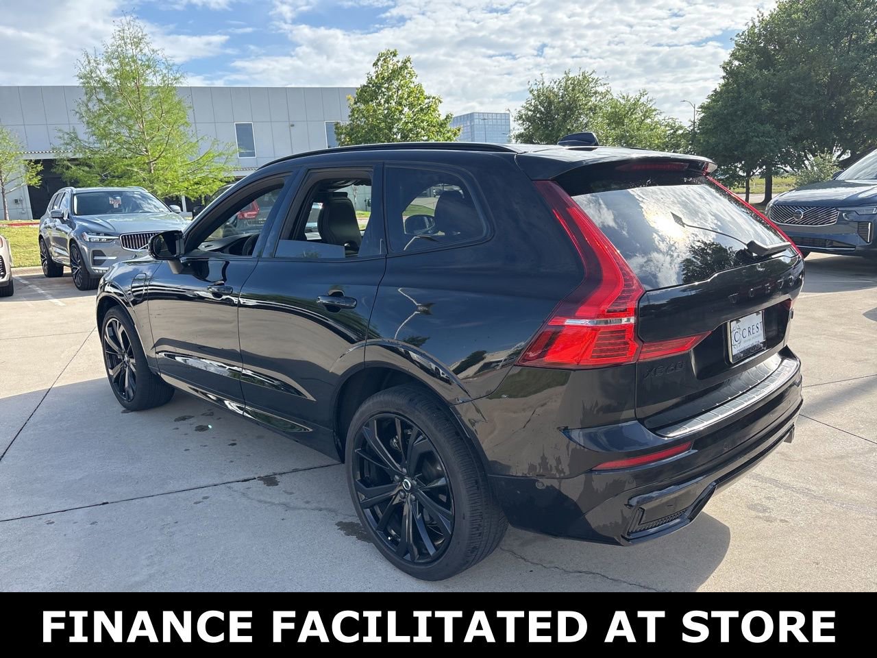 Certified 2024 Volvo XC60 T8 Ultimate w/ Protection Package Premier image 7