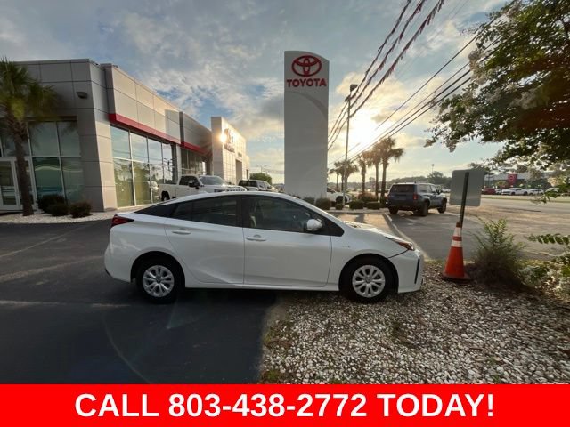 Used 2021 Toyota Prius L Eco FWD image 2