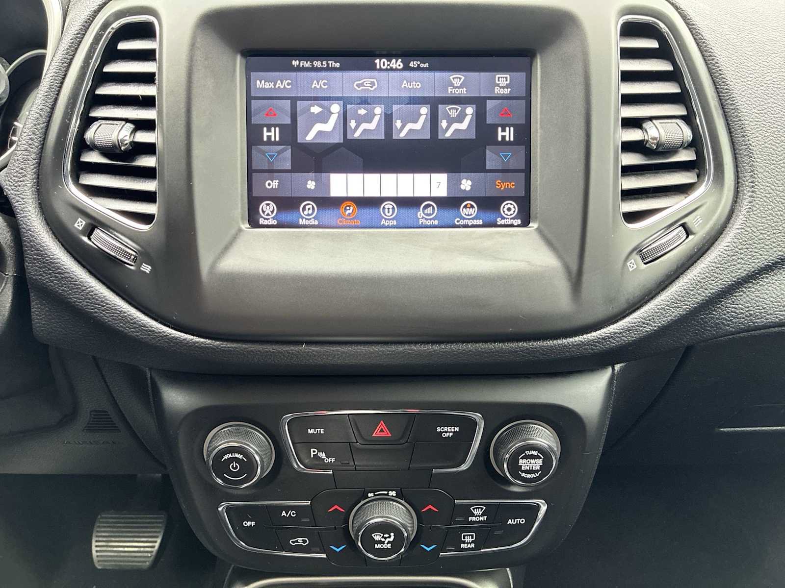 Used 2017 Jeep Compass Latitude w/ Popular Equipment Group FWD image 16