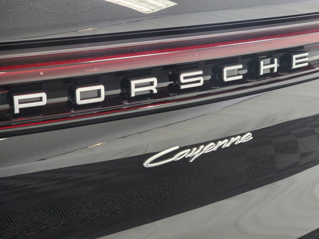 Certified 2025 Porsche Cayenne image 23