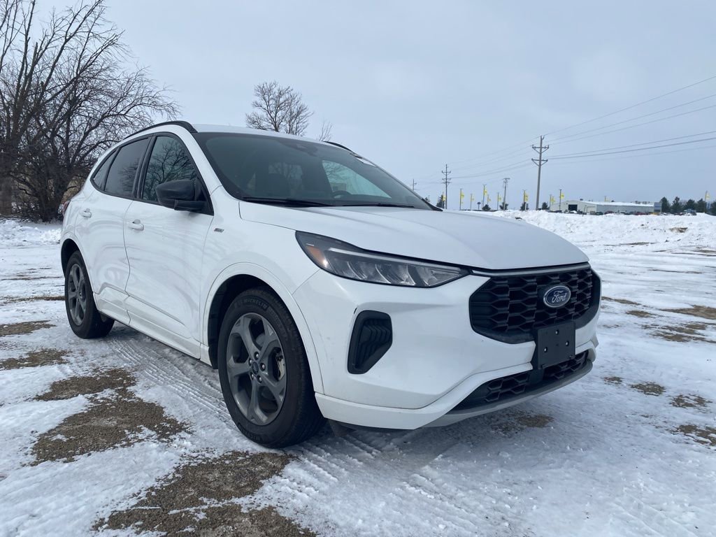 Used 2023 Ford Escape ST-Line image 2