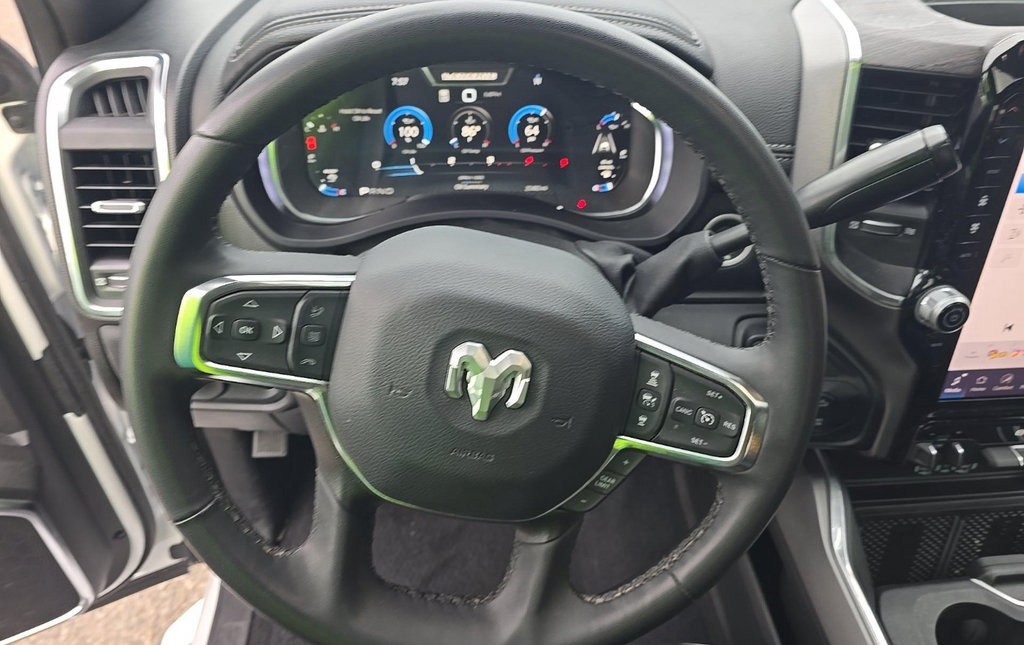 Used 2025 RAM 2500 Laramie AWD/4WD image 5