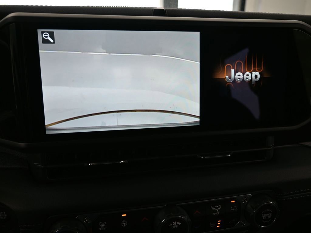 Used 2024 Jeep Gladiator Sport w/ Premium Package image 18