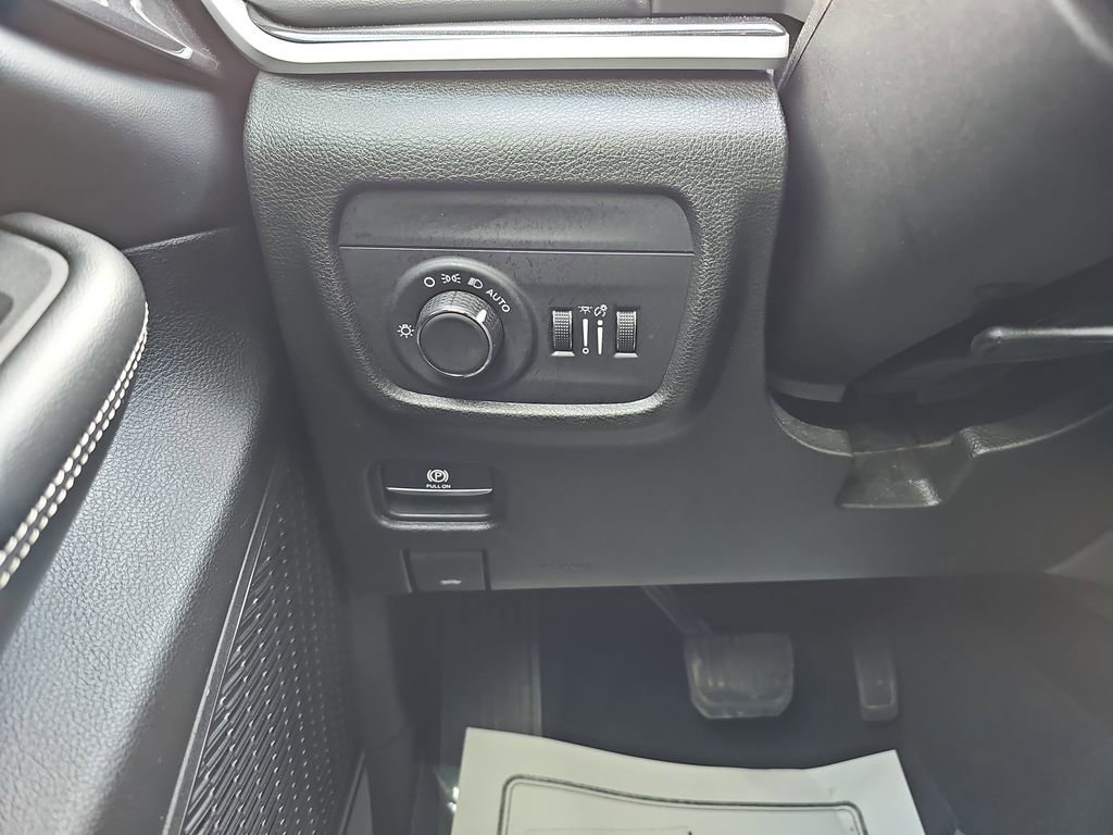 Used 2023 Jeep Grand Cherokee Altitude image 29