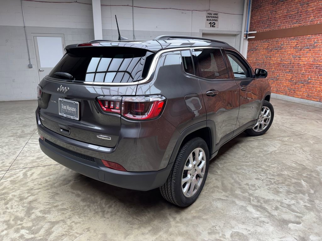 Used 2022 Jeep Compass Latitude AWD/4WD image 5