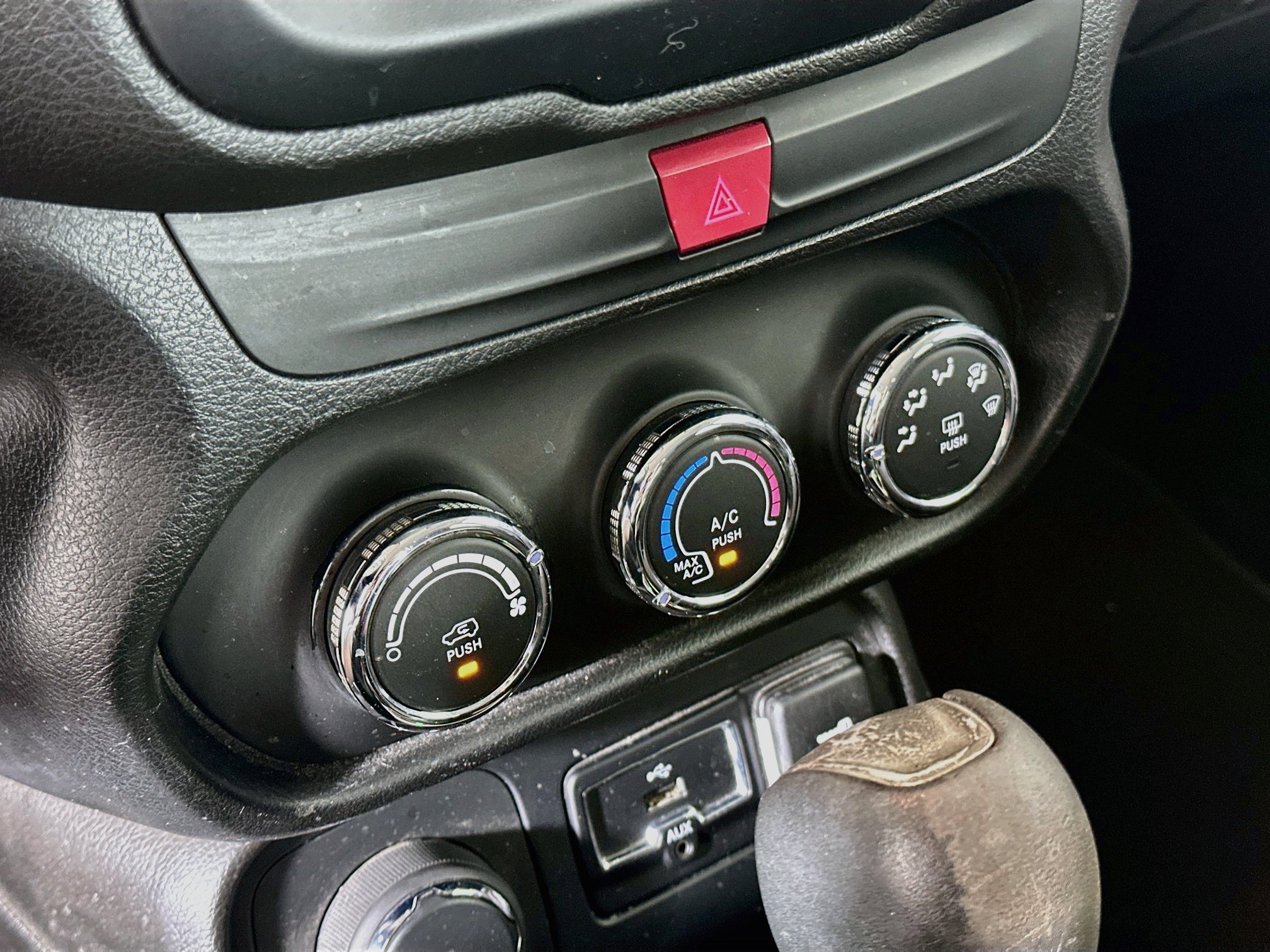 Used 2017 Jeep Renegade Latitude AWD/4WD image 22