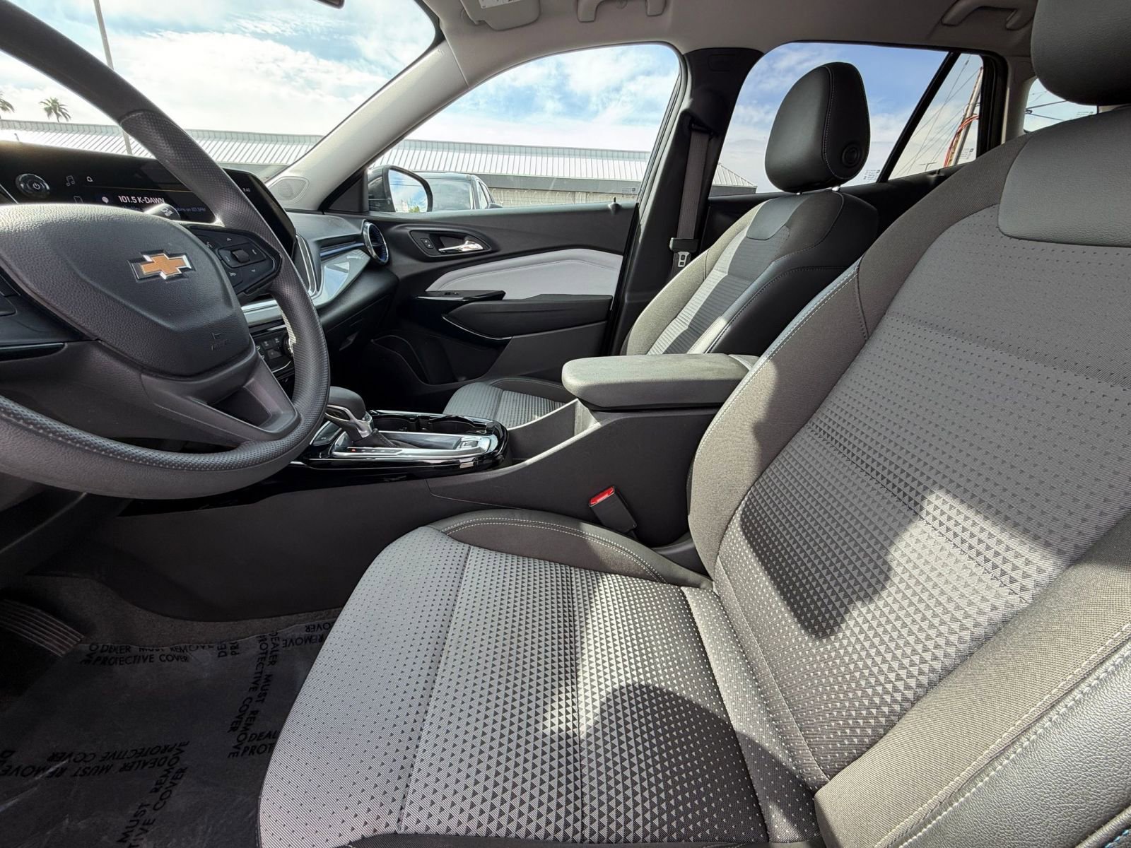 Used 2025 Chevrolet Trax LT FWD image 25