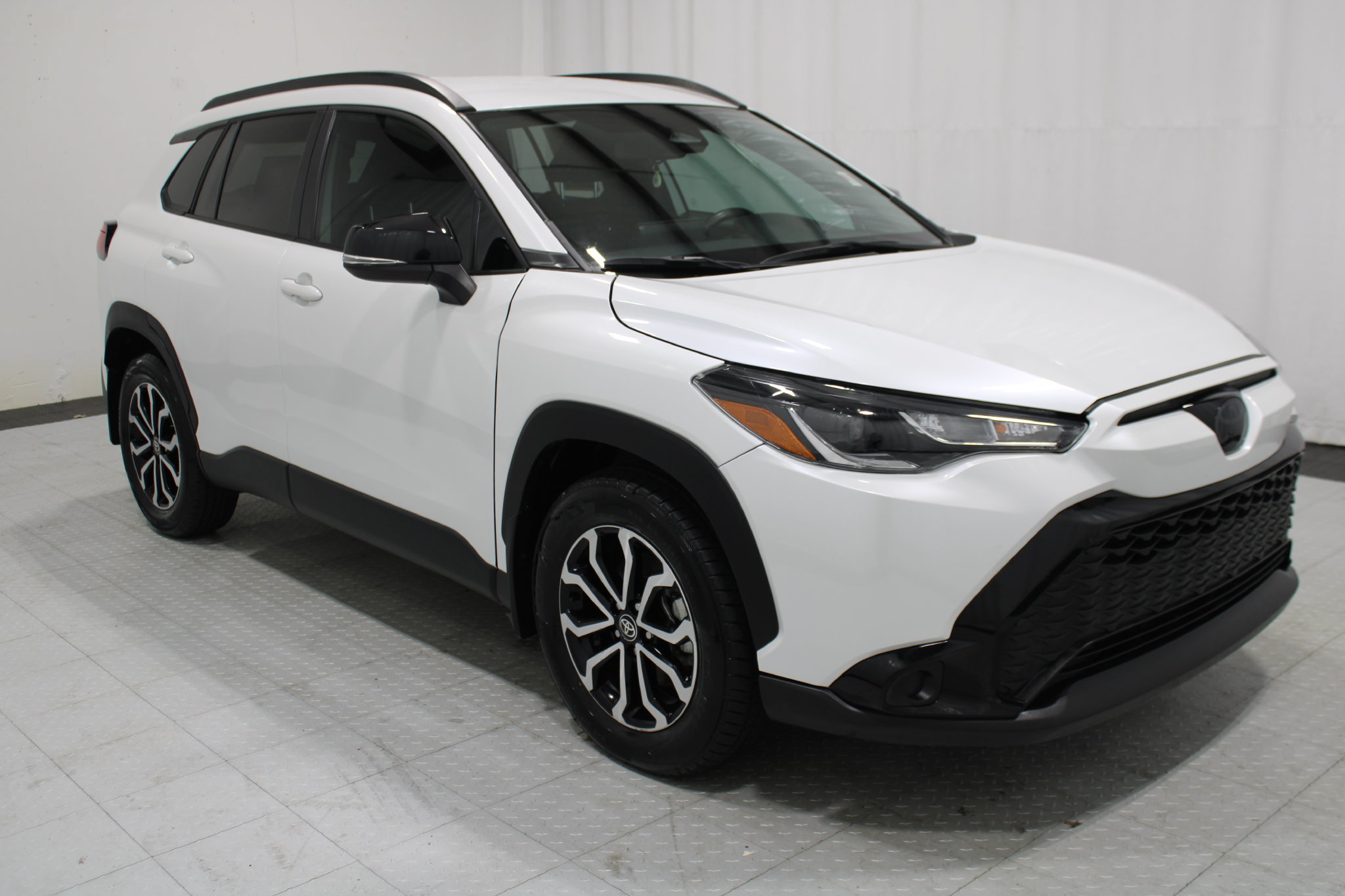 Used 2025 Toyota Corolla Cross AWD Hybrid image 4