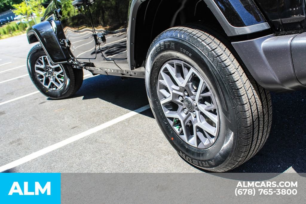 Used 2025 Jeep Wrangler Unlimited Sahara AWD/4WD image 13