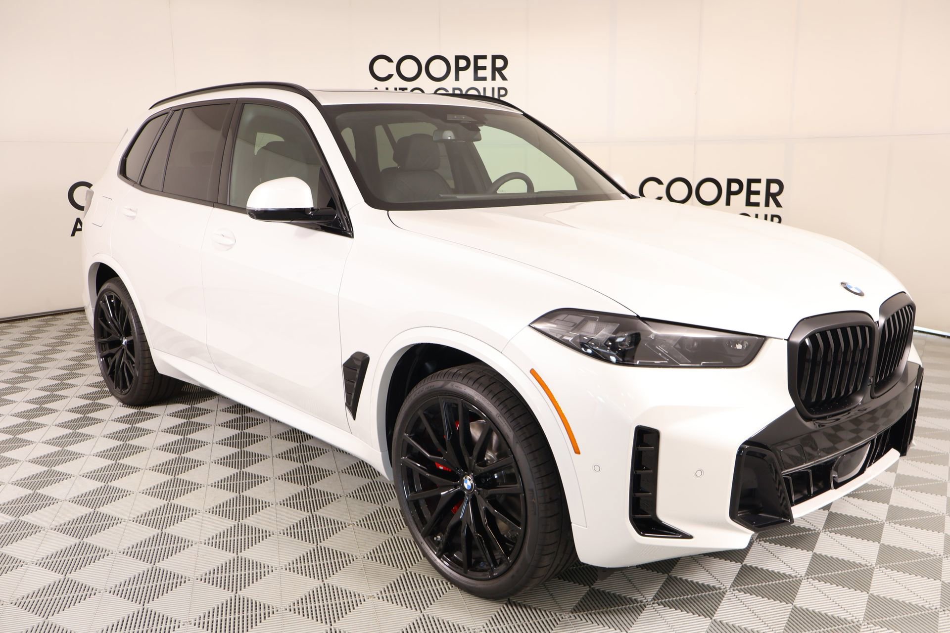 New 2026 BMW X5 xDrive40i w/ M Sport Package