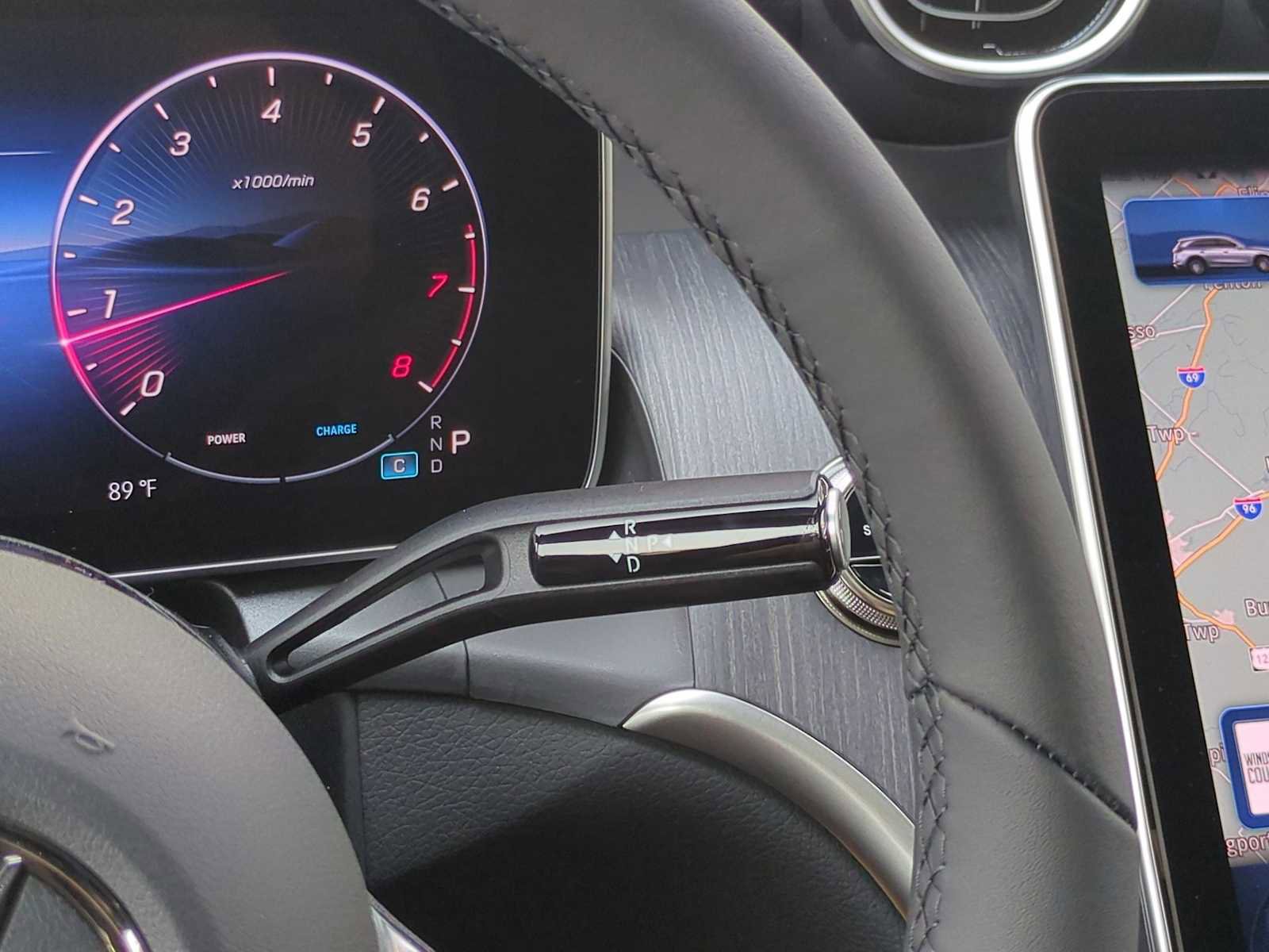 Used 2025 Mercedes-Benz GLC 300 4MATIC image 35