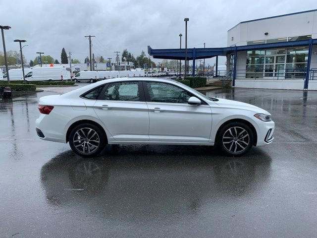 Used 2025 Volkswagen Jetta SE w/ Sunroof Package image 6