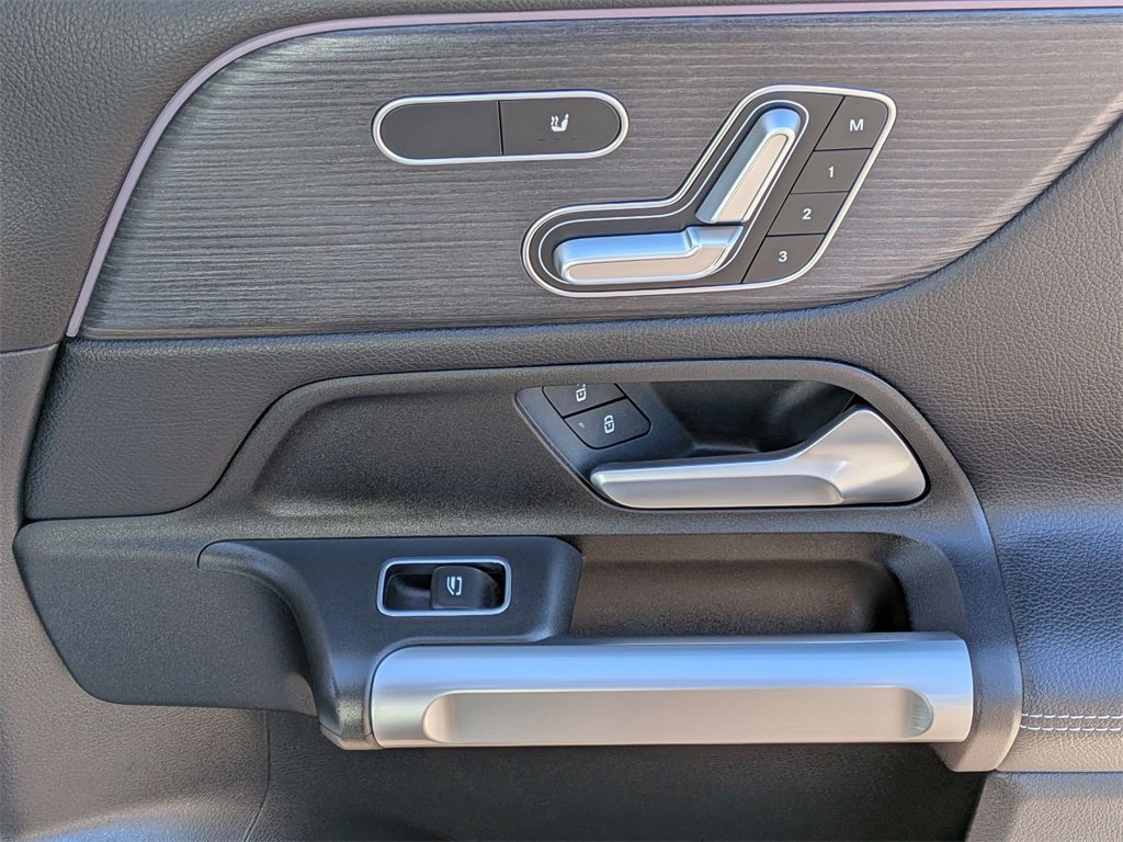 Used 2023 Mercedes-Benz GLB 250 image 18