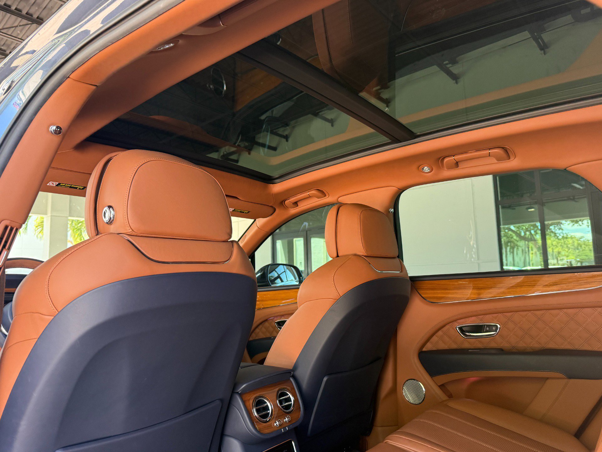 Used 2021 Bentley Bentayga AWD/4WD image 31