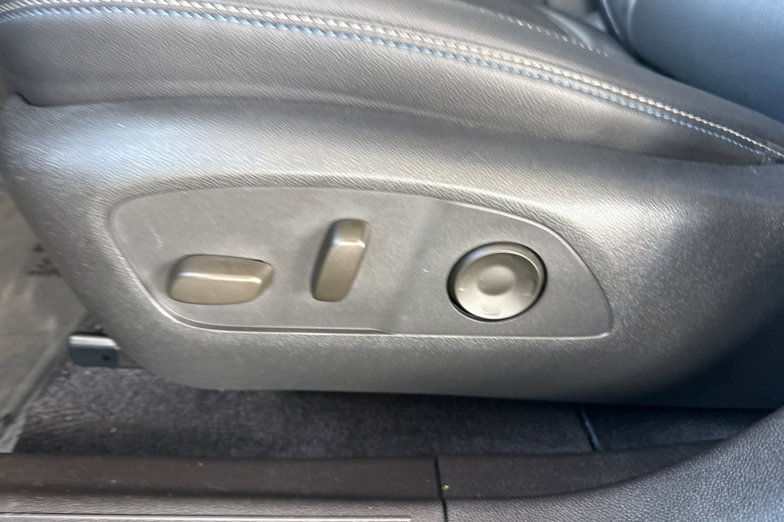 Used 2024 Chevrolet Equinox EV LT FWD image 19