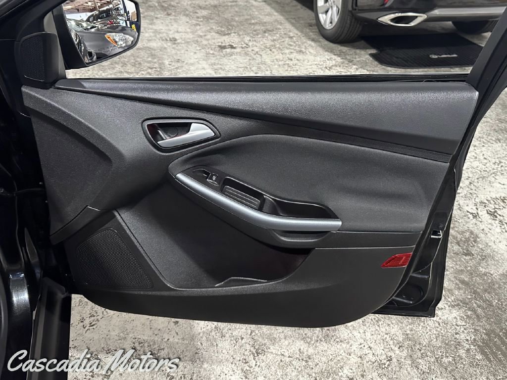 Used 2013 Ford Focus Titanium w/ Titanium Handling Pkg image 22
