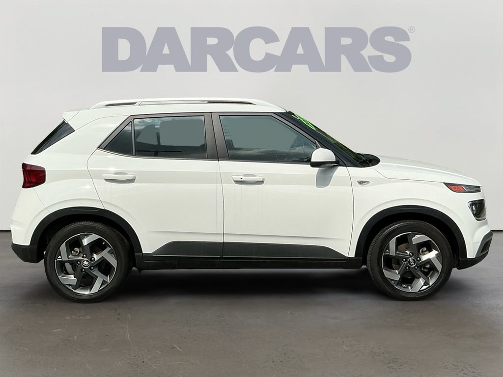 Used 2025 Hyundai Venue SEL FWD image 8