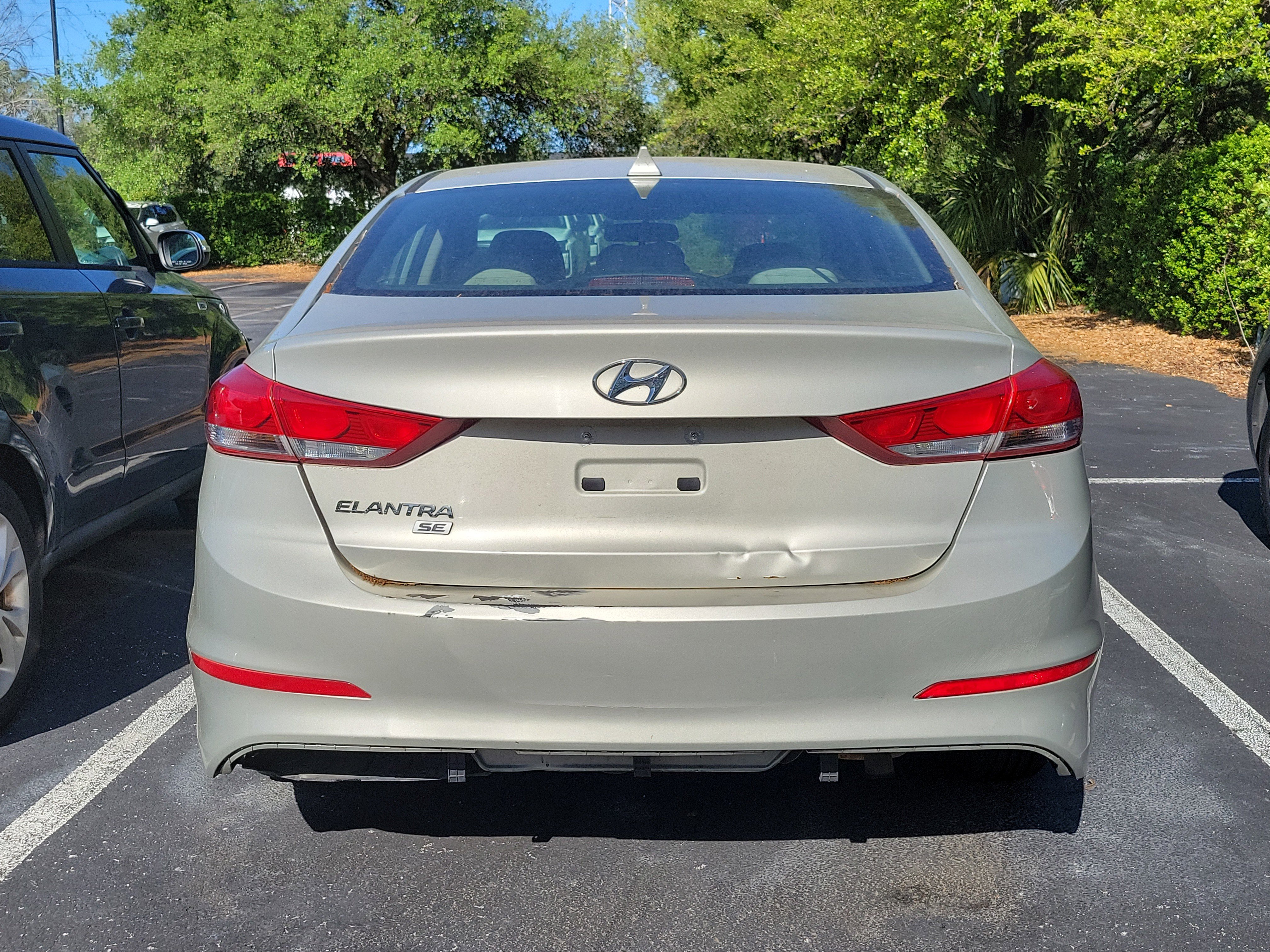 Used 2017 Hyundai Elantra SE image 7