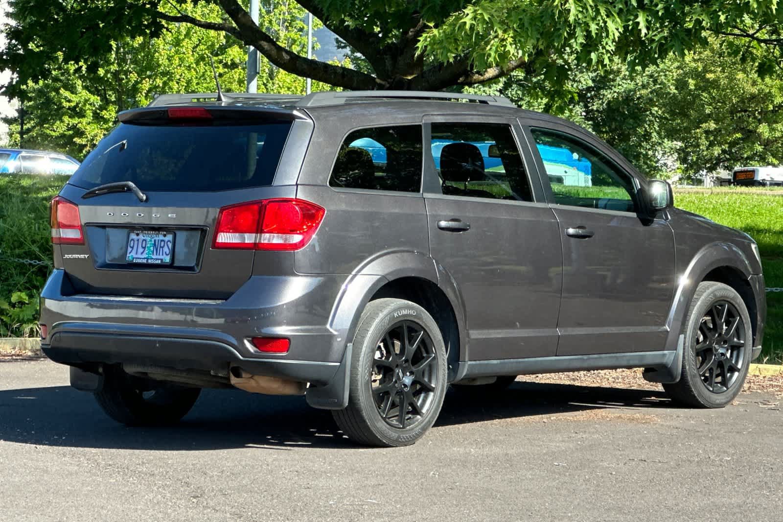 Used 2019 Dodge Journey SE w/ Premium Group FWD image 2