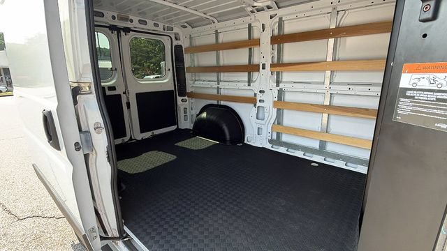 Used 2025 RAM ProMaster 2500 w/ U-Haul Equipment Group FWD image 17