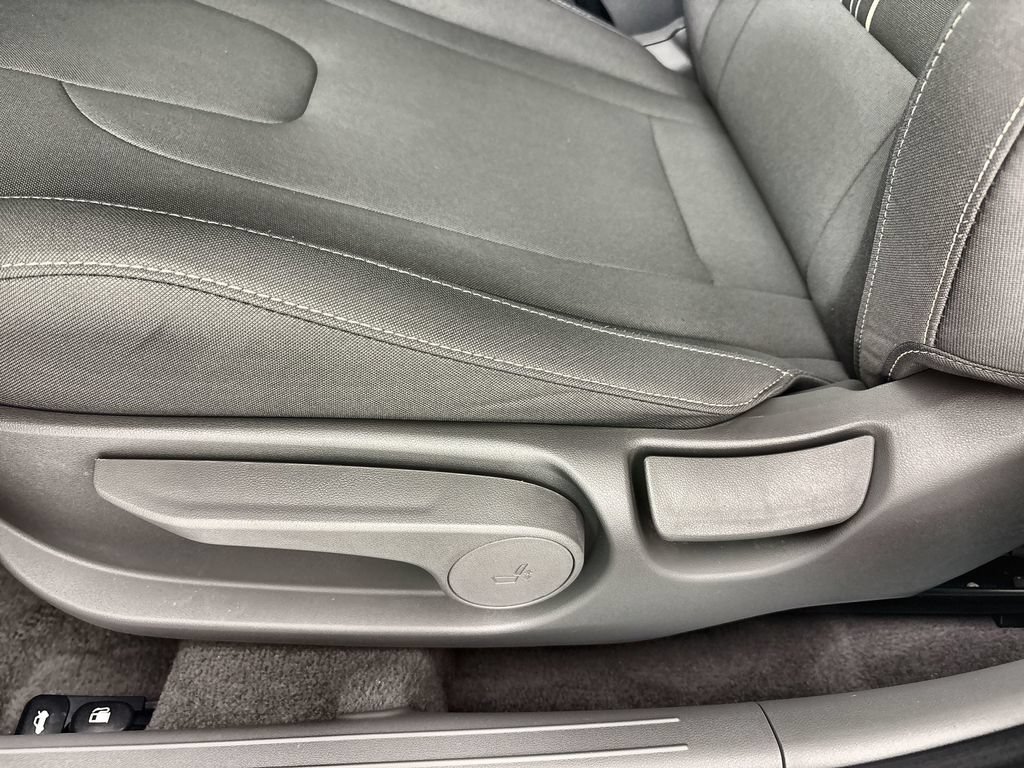 Certified 2025 Hyundai Elantra SEL FWD image 14