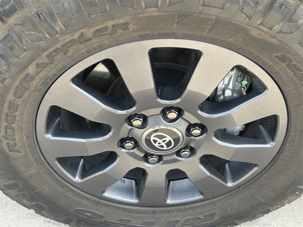 Used 2025 Toyota Land Cruiser image 9