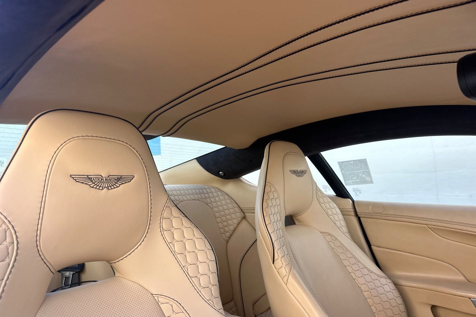 Used 2014 Aston Martin Vanquish Coupe image 16