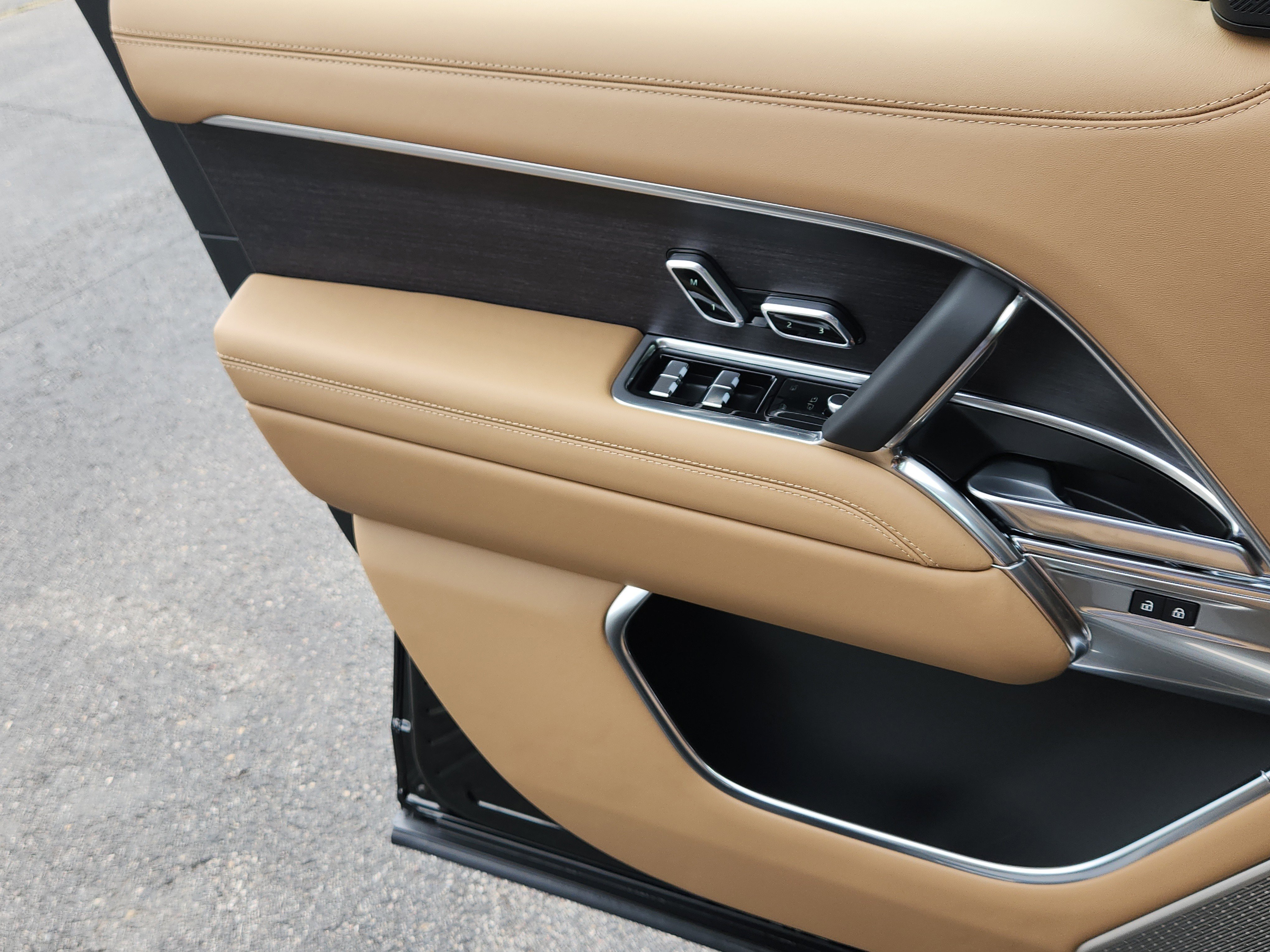New 2025 Land Rover Range Rover Autobiography image 7