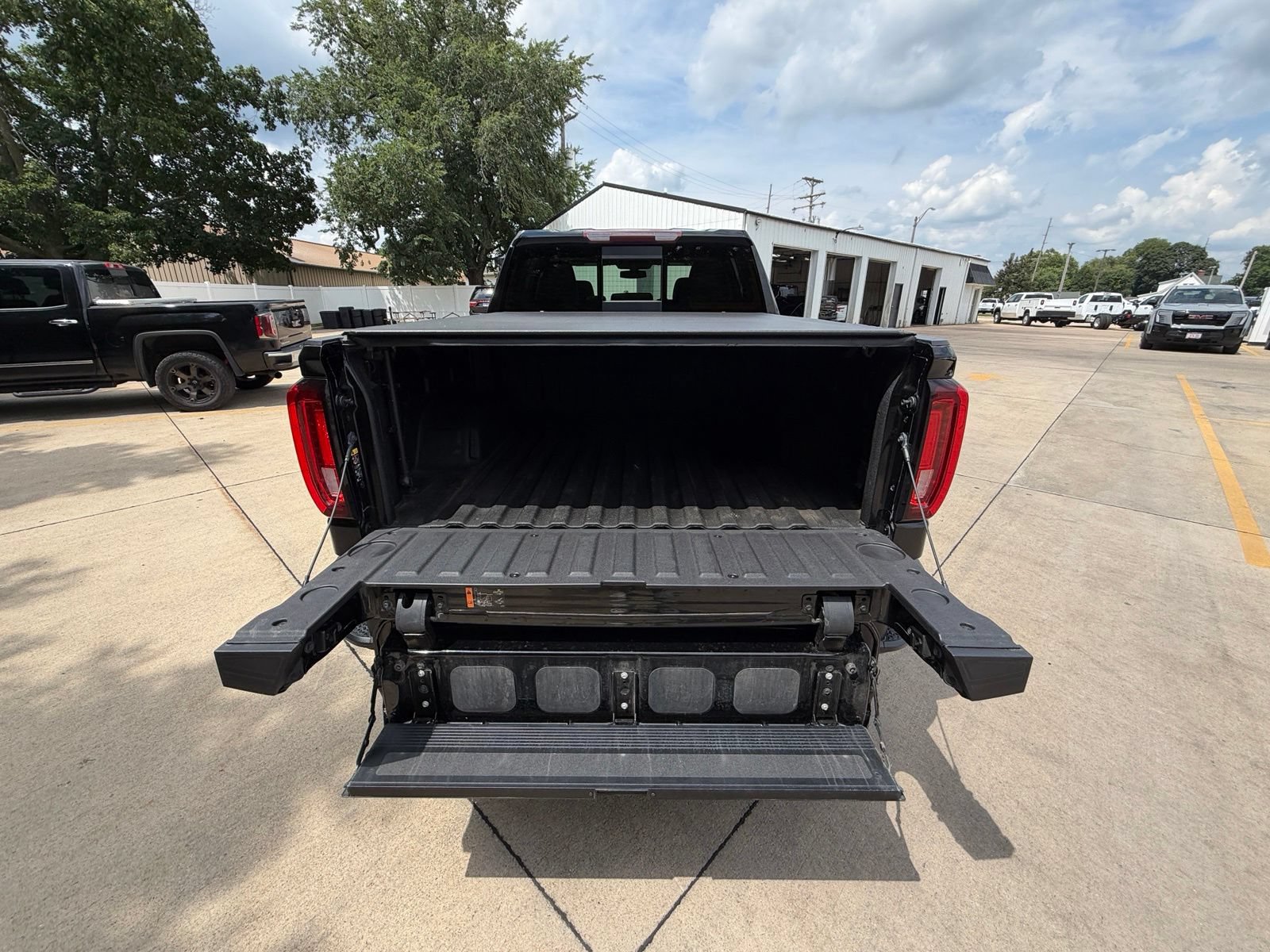Used 2022 GMC Sierra 1500 Denali w/ Denali Premium Package AWD/4WD image 35