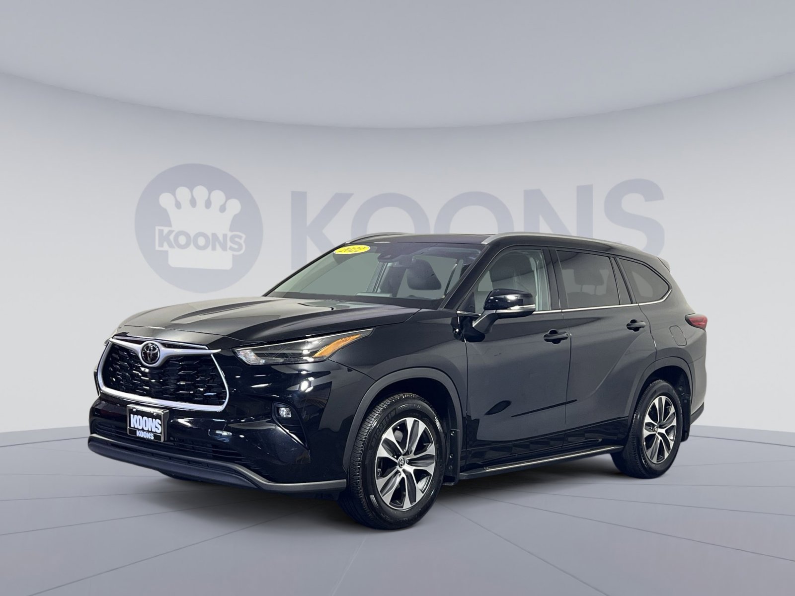 Used 2022 Toyota Highlander XLE AWD/4WD image 1