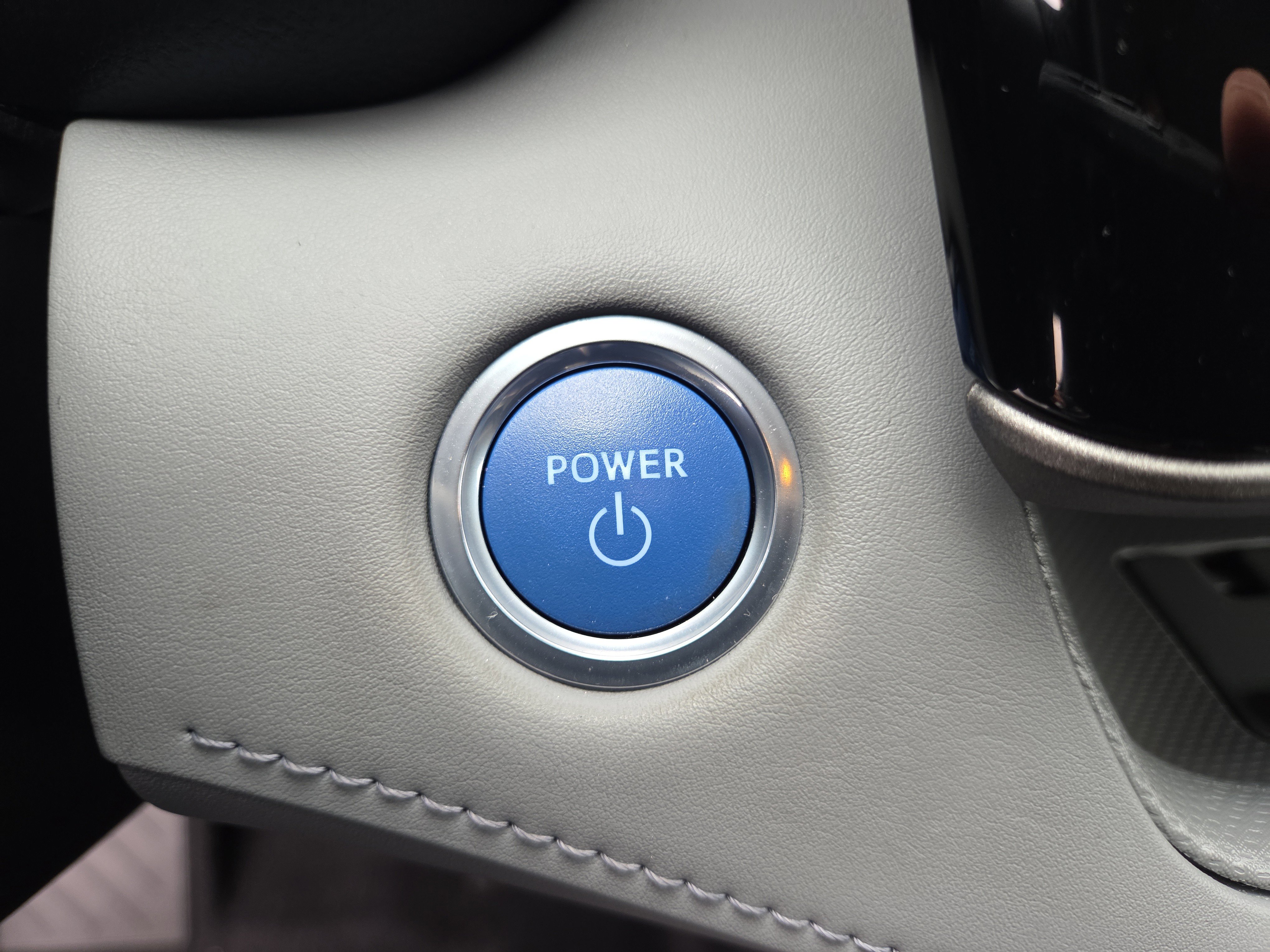 Used 2020 Toyota Highlander LE image 32